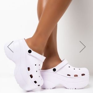 Platform croc-style clogs